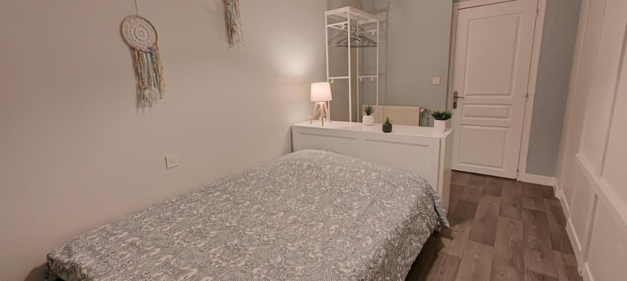 Charmant Appartement Au Coeur De Fougères Exteriér fotografie