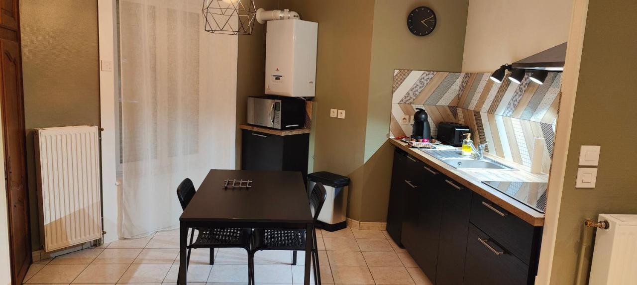 Charmant Appartement Au Coeur De Fougères Exteriér fotografie